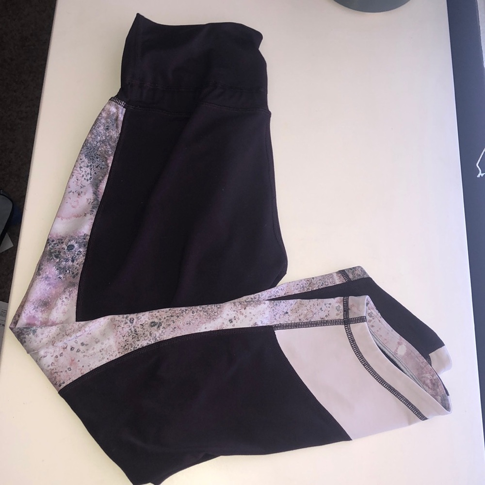 Lululemon 7/8 maroon leggings.